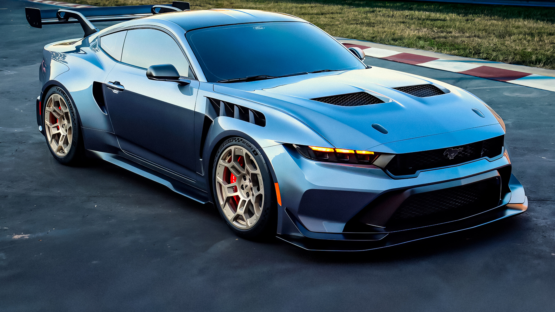 Спорткар Ford Mustang GTD получил специальное окошко для наблюдения за подвеской